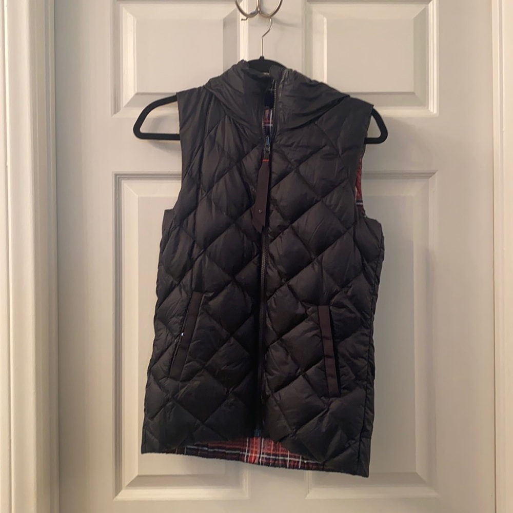 Lululemon reversible navy/plaid hooded vest